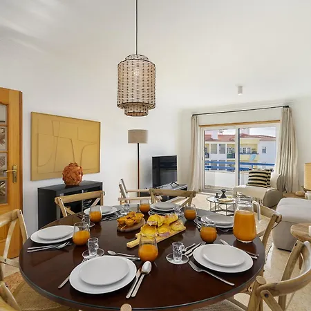 Whome Surfer's Paradise Retreat: Digital Nomads & Remote Workers