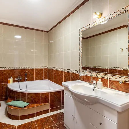 Whome Surfer's Paradise Retreat: Digital Nomads & Remote Workers 埃里塞拉