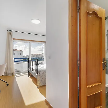 Whome Surfer's Paradise Retreat: Digital Nomads & Remote Workers