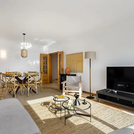 Whome Surfer's Paradise Retreat: Digital Nomads & Remote Workers Apartment *