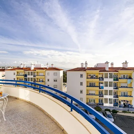 Whome Surfer's Paradise Retreat: Digital Nomads & Remote Workers